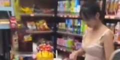 超市老板娘穿著暴露被投訴,穿著暴露的美女超市老板娘